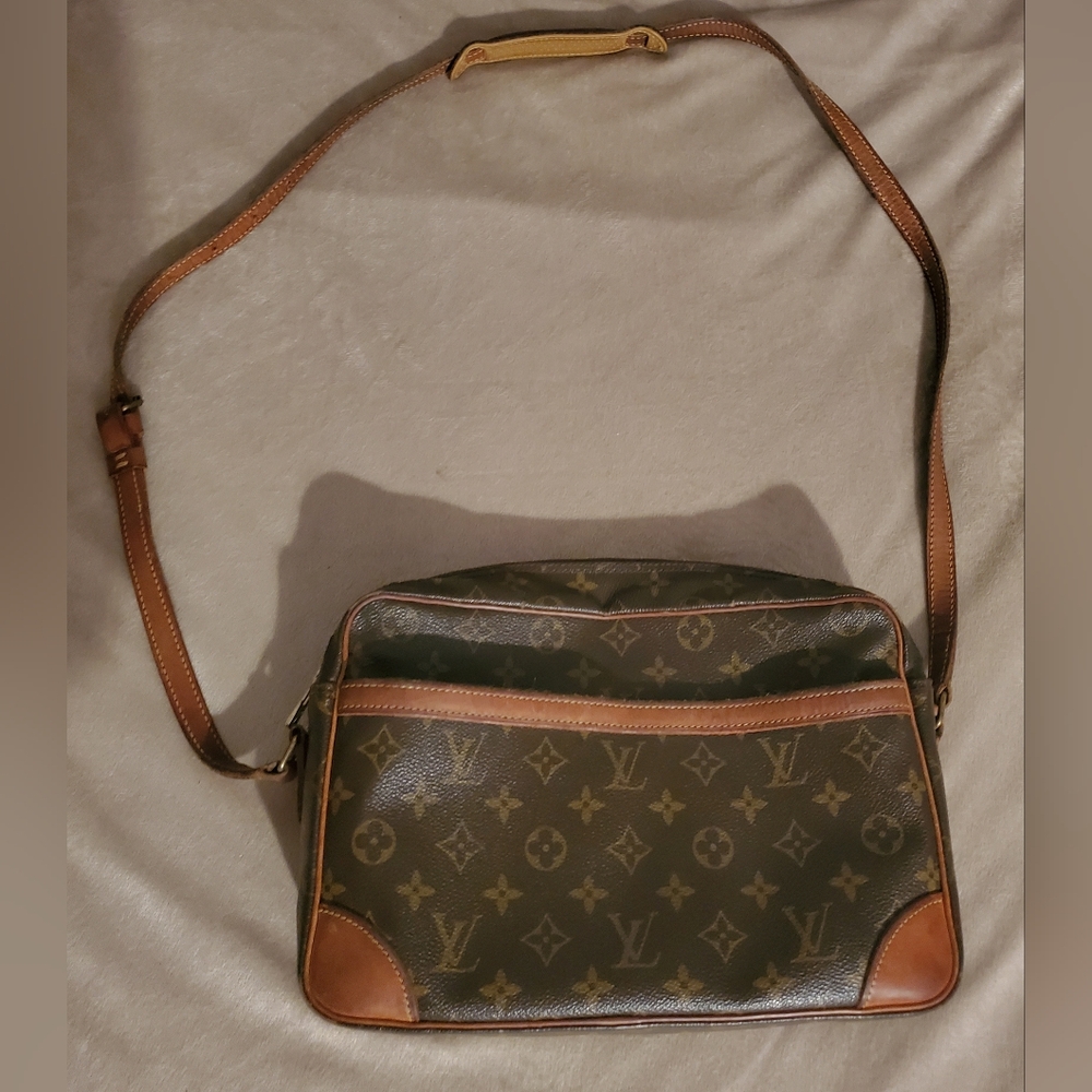 Vintage Louis Vuitton Trocadero 30 Monogram Canvas Cross Body Shoulder Bag